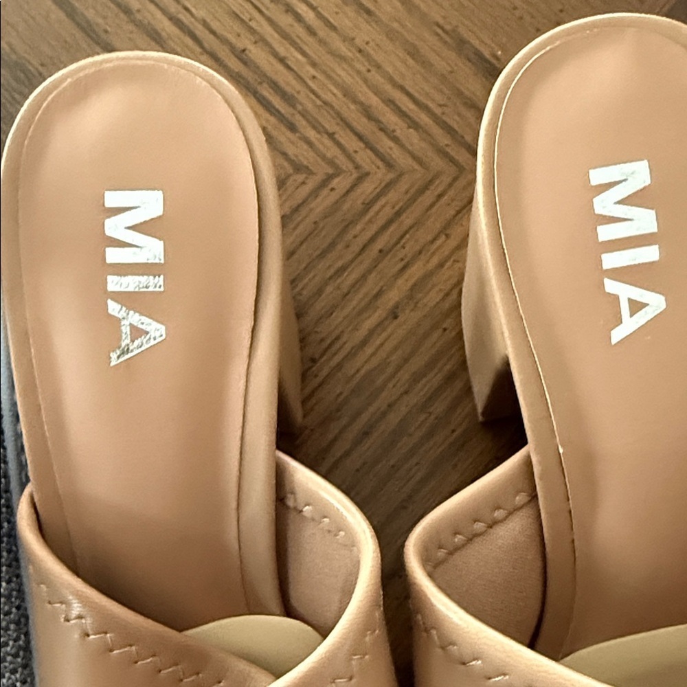 Tommy Bahama Mia, Lucky brand, and fly flot Slip-On Shoes - Picture 3 of 6